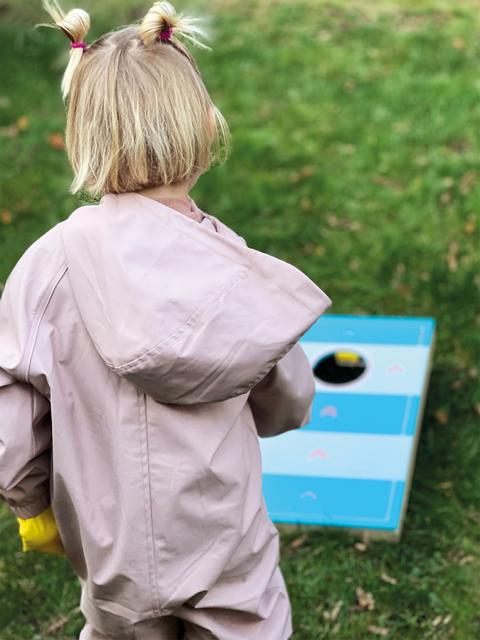 Cornhole und Sling Puck Spiel active